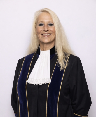 kiki scheepens trouwambtenaar babs rouwcoach spreker ceremoniespreker hoeksche waard mediapersoonlijkheid bekende nederlander